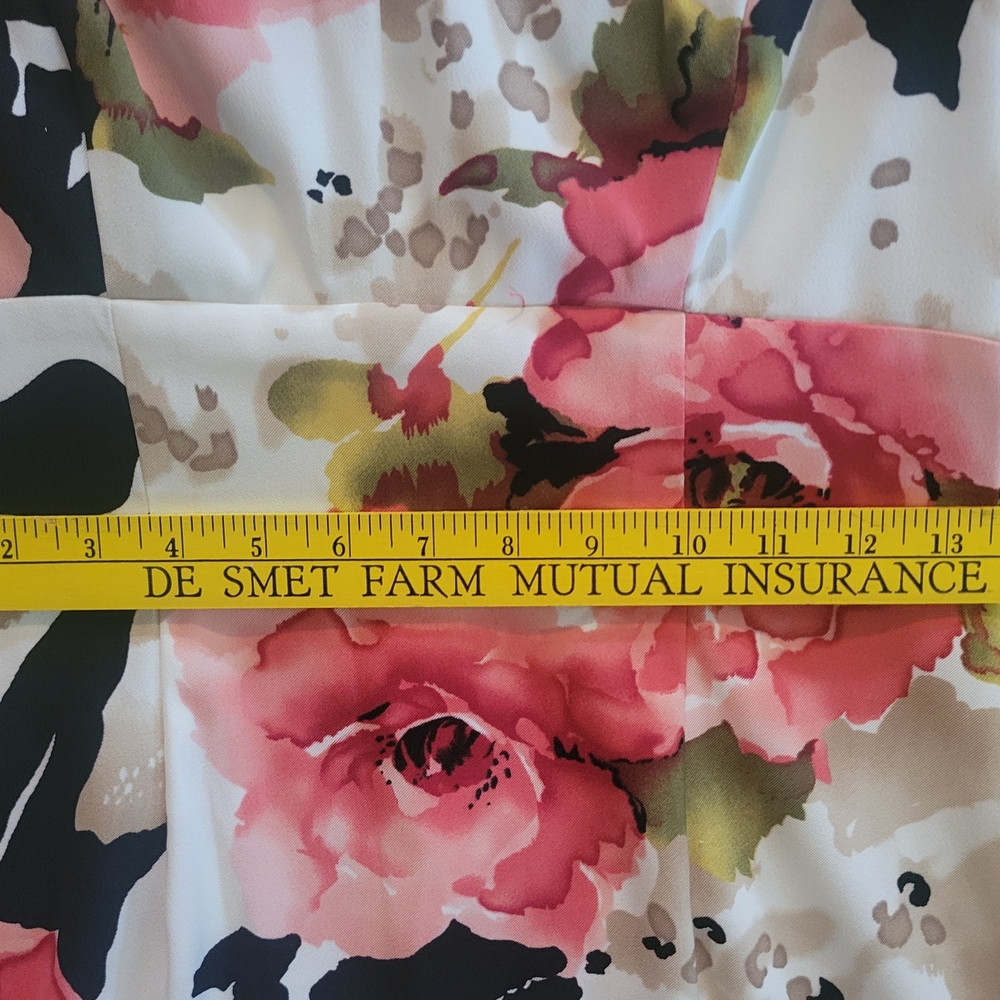 Connected Apparel Floral V-Neck Sheath Dress. - Picture 3 of 4